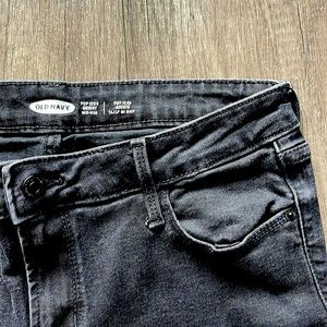 Old Navy Pop Icon Skinny Mid-Rise black Jeans - Size 6